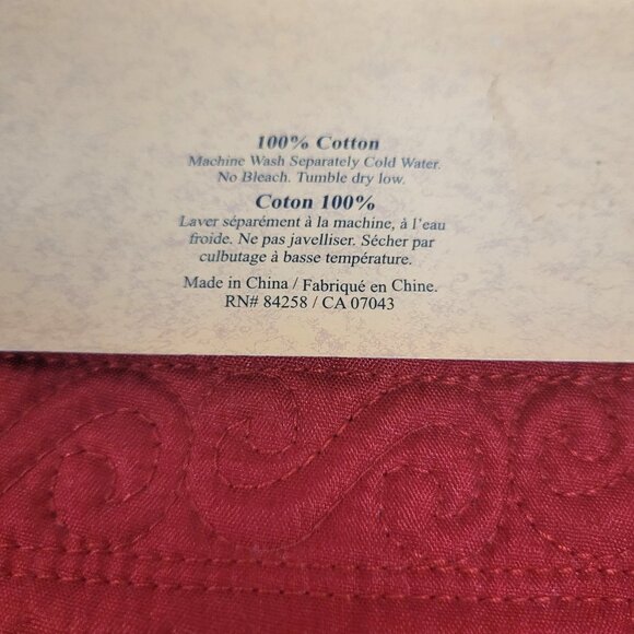 Red Quilted Placemats 15'' Square Set of 4 New 100% Cotton Machine Wash Dry - Picture 4 of 5